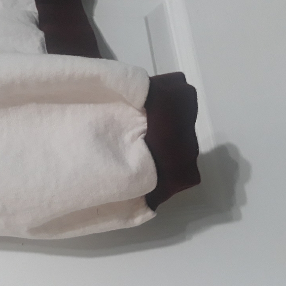 Peanuts Sweatshirt - Picture 7 of 7